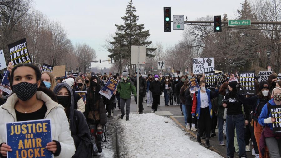 Students+march+through+the+intersection+of+Lexington+Parkway+and+Selby+Avenue+in+protest+of+the+killing+of+Amir+Locke.